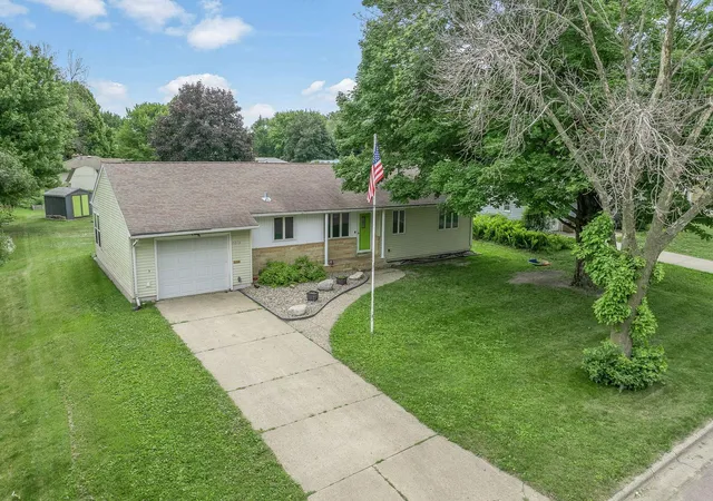 Homes for sale in Saint James, MN | 1013 5Th St S, Saint James, MN 56081 | MLS# 7102683