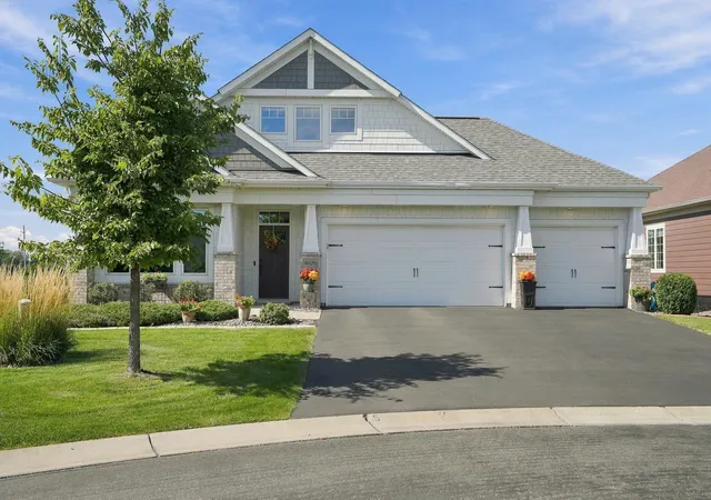 Photo 1 of Single family home for sale at 8620 Irving Cir N, Lake Elmo, MN 55042 | MLS# 7102729 | Listing updated on 2026-09-29