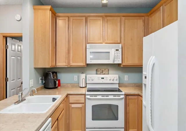 Photo 4 of Sale Pending at 6727 Pine Crst Trl S, Cottage Grove, MN 55016 | MLS# 7102736 | Listing updated on 2026-09-01