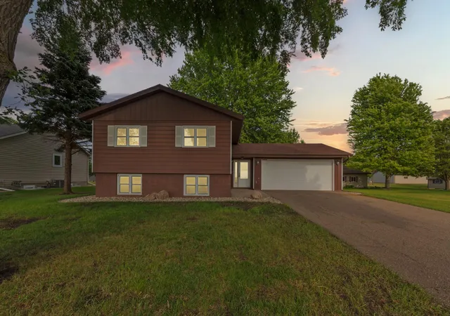 2nd image of 1114 10th St, Gaylord, MN 55334 | MLS# 7102743