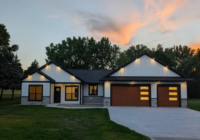 Photo 1 of Single family home for sale at 113 Par View Ests, Montevideo, MN 56265 | MLS# 7102757 | Listing updated on 2026-09-12