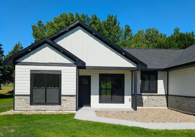 Photo 3 of Single family home for sale at 113 Par View Ests, Montevideo, MN 56265 | MLS# 7102757 | Listing updated on 2026-09-12