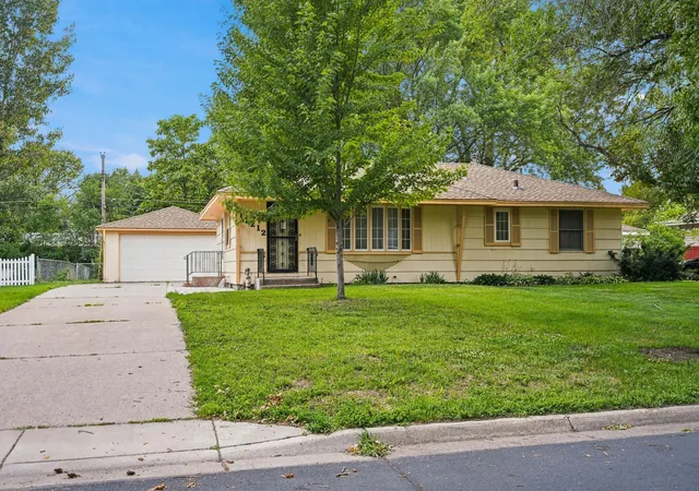 Homes for sale in Coon Rapids, MN | 11212 Arrowhead St Nw, Coon Rapids, MN 55433 | MLS# 7102761