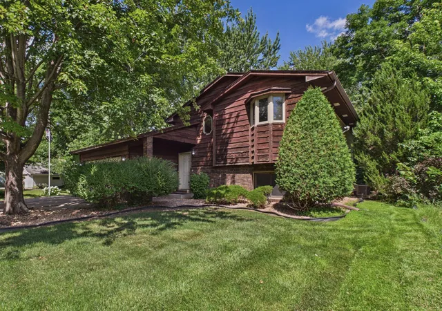 1st image of 9194 Goldenrod Ln N, Maple Grove, MN 55369 | MLS# 7102768