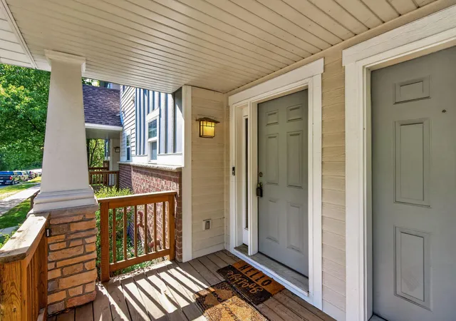 2nd image of 1451 Magnolia Ave E, Saint Paul, MN 55106 | MLS# 7102769