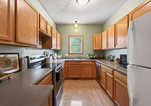 Photo 3 of Single family home for sale at 1451 Magnolia Ave E, Saint Paul, MN 55106 | MLS# 7102769 | Listing updated on 2026-10-05