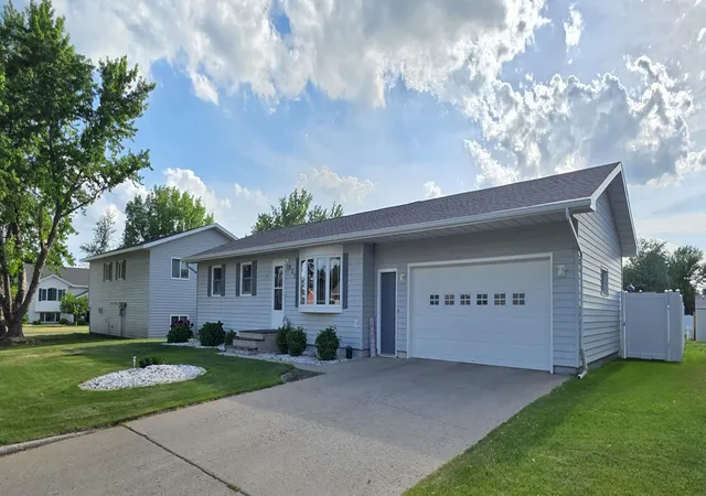 Homes for sale in Valley City, ND | 923 7th Ave Nw, Valley City, ND 58072 | MLS# 7102775