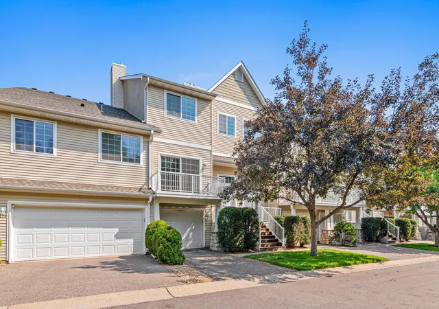 Photo 1 of Single family home for sale at 652 Willoughby Way W, Hopkins, MN 55305 | MLS# 7102798 | Listing updated on 2026-10-06