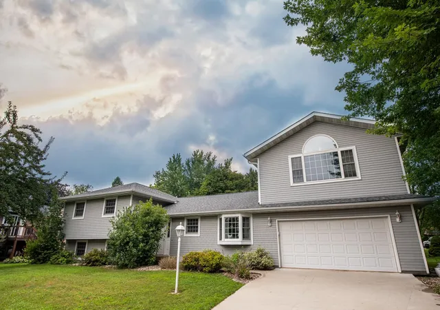Photo 3 of Single family home for sale at 225 Country Clb Dr, Lewiston, MN 55952 | MLS# 7102811 | Listing updated on 2026-10-20