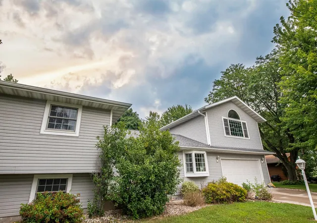 Photo 4 of Single family home for sale at 225 Country Clb Dr, Lewiston, MN 55952 | MLS# 7102811 | Listing updated on 2026-10-20