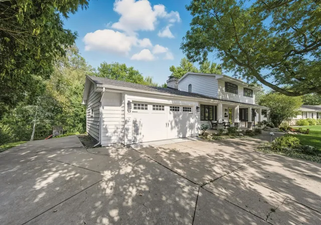 Photo 3 of Single family home for sale at 5512 Hillside Ct, Minneapolis, MN 55439 | MLS# 7102823 | Listing updated on 2026-08-15