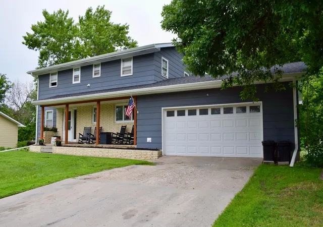 Homes for sale in Thief River Falls, MN | 817 Alice Dr, Thief River Falls, MN 56701 | MLS# 7102847