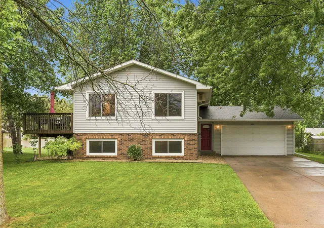 Homes for sale in New Richmond, WI | 1407 Meadowlark Ln, New Richmond, WI 54017 | MLS# 7102863