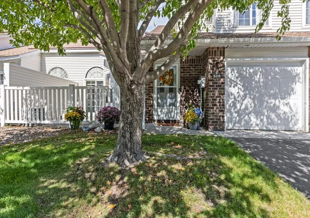 Photo 1 of Single family home for sale at 528 Queens Gate, Saint Paul, MN 55112 | MLS# 7102865 | Listing updated on 2026-09-19