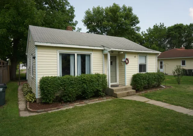 Homes for sale in Grove City, MN | 403 3rd St S, Grove City, MN 56243 | MLS# 7102878