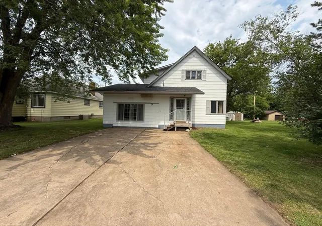 Photo 1 of Single family home for sale at 410 W 2nd Avenue, Keewatin, MN 55753 | MLS# 7102881 | Listing updated on 2026-10-05
