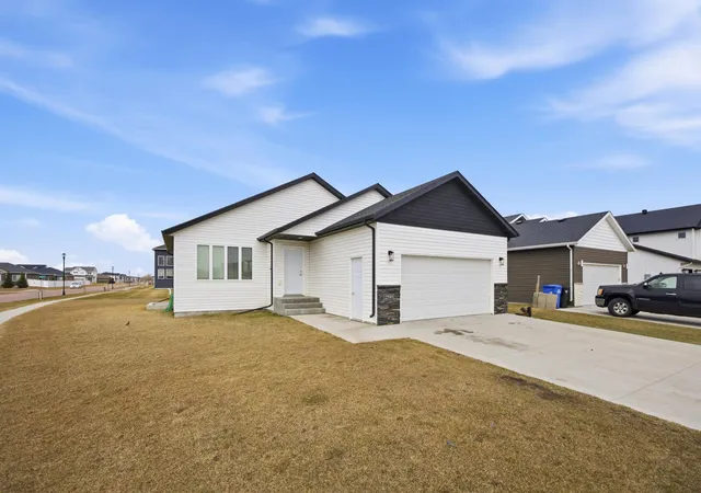 Homes for sale in Fargo, ND | 2595 72 Ave S, Fargo, ND 58104 | MLS# 7102944