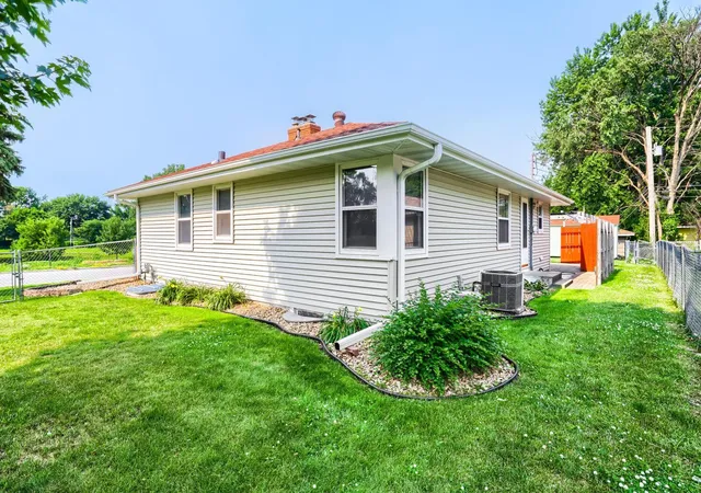 Homes for sale in Bloomington, MN | 900 W 84th St, Bloomington, MN 55420 | MLS# 7102956