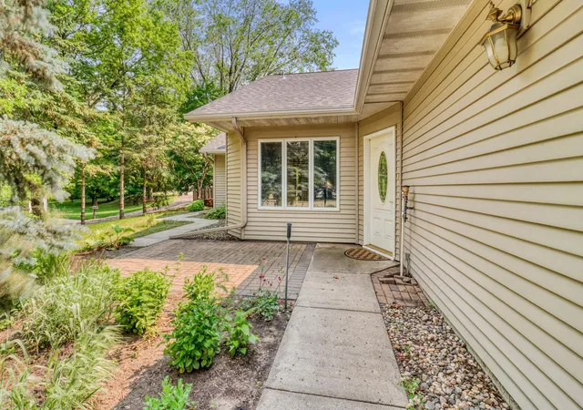 Photo 2 of Townhouse for sale at 1637 Long Brg Rd, Detroit Lakes, MN 56501 | MLS# 7102980 | Listing updated on 2026-08-30