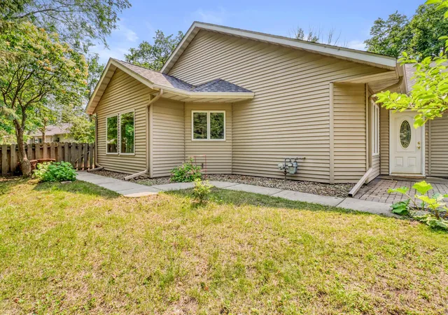 Photo 3 of Townhouse for sale at 1637 Long Brg Rd, Detroit Lakes, MN 56501 | MLS# 7102980 | Listing updated on 2026-08-30