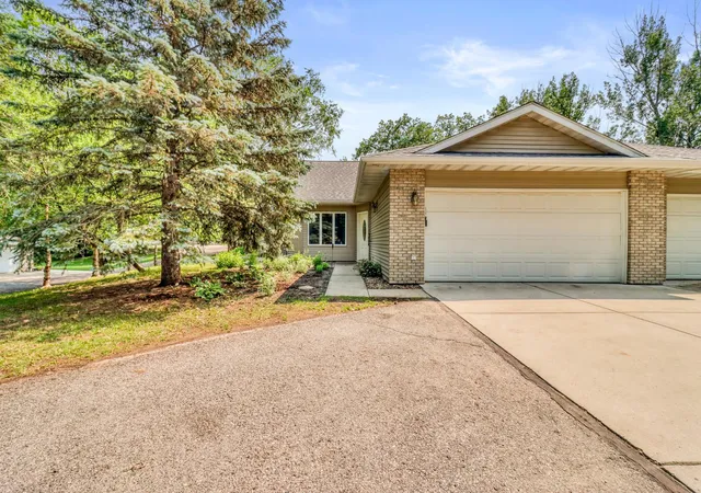 Photo 3 of Townhouse for sale at 1637 Long Brg Rd, Detroit Lakes, MN 56501 | MLS# 7102980 | Listing updated on 2026-08-30