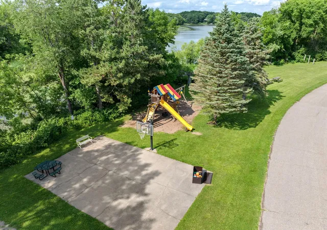 63rd image of 833 Tyrol Ln, Shakopee, MN 55379 | MLS# 7102990