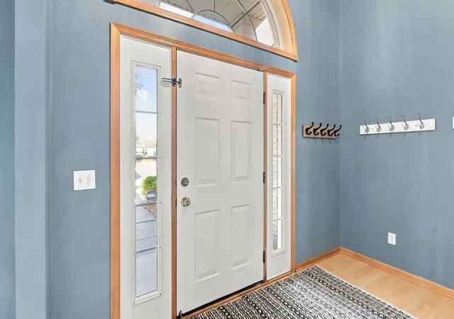 Photo 2 of Single family home for sale at 1560 Oakbrooke Ter, Saint Paul, MN 55122 | MLS# 7103006 | Listing updated on 2026-09-19