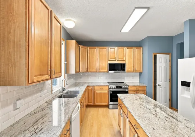 Photo 3 of Single family home for sale at 1560 Oakbrooke Ter, Saint Paul, MN 55122 | MLS# 7103006 | Listing updated on 2026-09-19