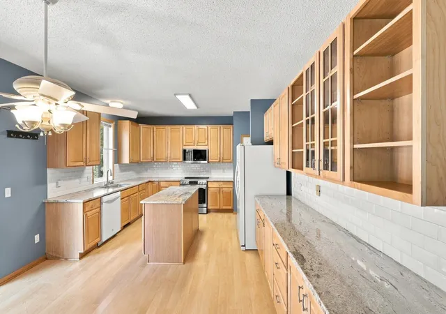 Photo 3 of Single family home for sale at 1560 Oakbrooke Ter, Saint Paul, MN 55122 | MLS# 7103006 | Listing updated on 2026-09-19