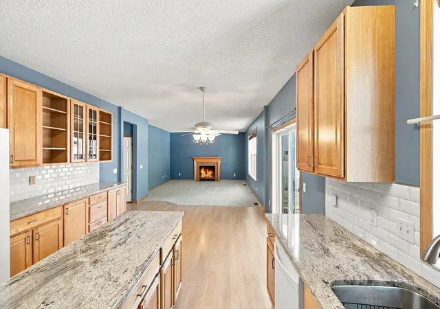 Photo 4 of Single family home for sale at 1560 Oakbrooke Ter, Saint Paul, MN 55122 | MLS# 7103006 | Listing updated on 2026-09-19
