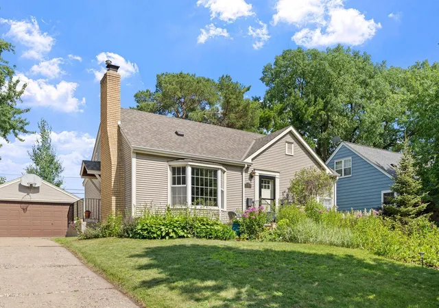 Homes for sale in Falcon Heights, MN | 1820 Holton St, Falcon Heights, MN 55113 | MLS# 7103018