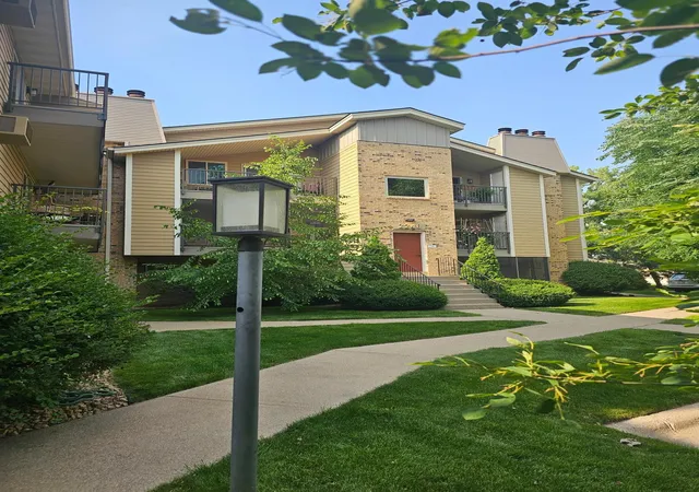 1st image of 2240 Ridge Dr #33, Saint Louis Park, MN 55416 | MLS# 7103022