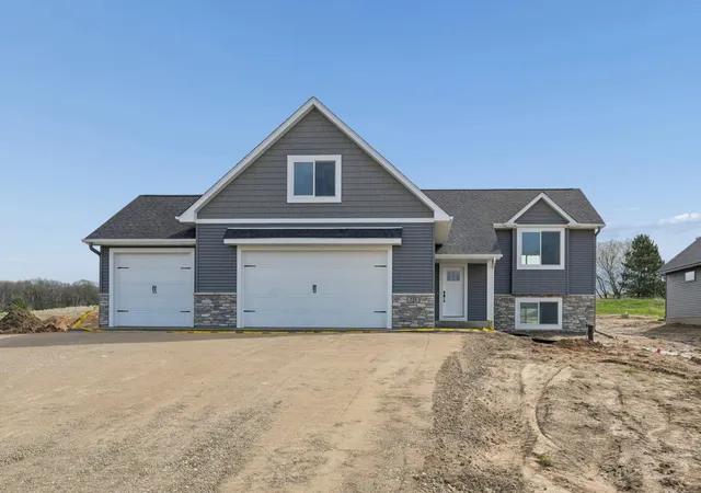Homes for sale in Roberts, WI | 222 Eagle Ridge Dr, Roberts, WI 54023 | MLS# 7103048