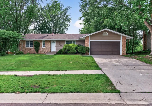 1st image of 13769 Fairlawn Ave, Saint Paul, MN 55124 | MLS# 7103067