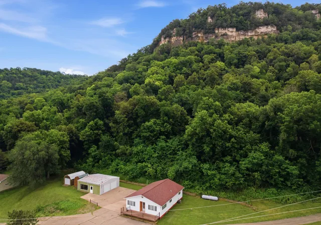 3rd image of 140 N State Road 35, Alma, WI 54610 | MLS# 7103082