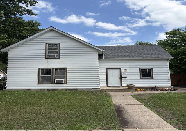 Homes for sale in Saint Cloud, MN | 1014 11th Ave S, Saint Cloud, MN 56301 | MLS# 7103088