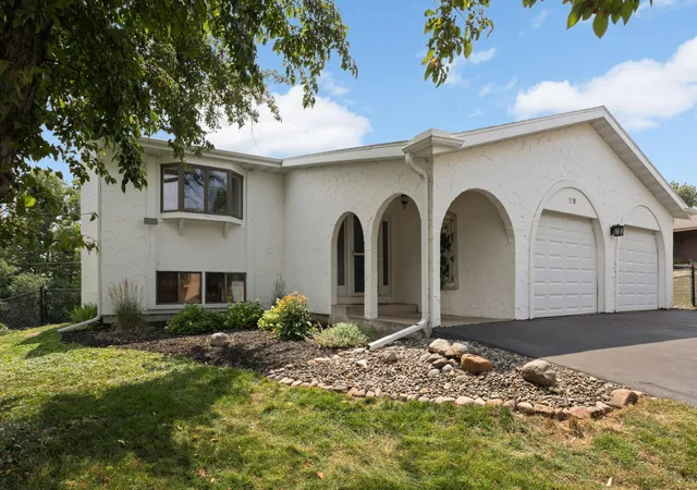Photo 2 of Sale Pending at 570 Kent Ln, Saint Paul, MN 55126 | MLS# 7103090 | Listing updated on 2026-08-31