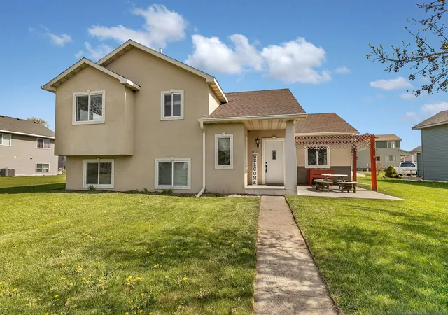 Homes for sale in Sartell, MN | 1213 15th St S, Sartell, MN 56377 | MLS# 7103100