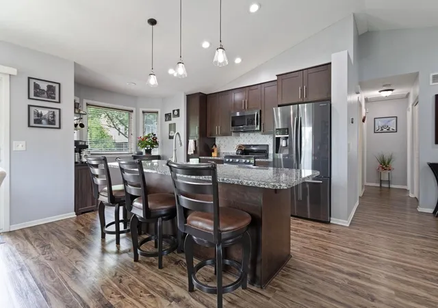 3rd image of 3169 Leyland Trl, Saint Paul, MN 55125 | MLS# 7103110
