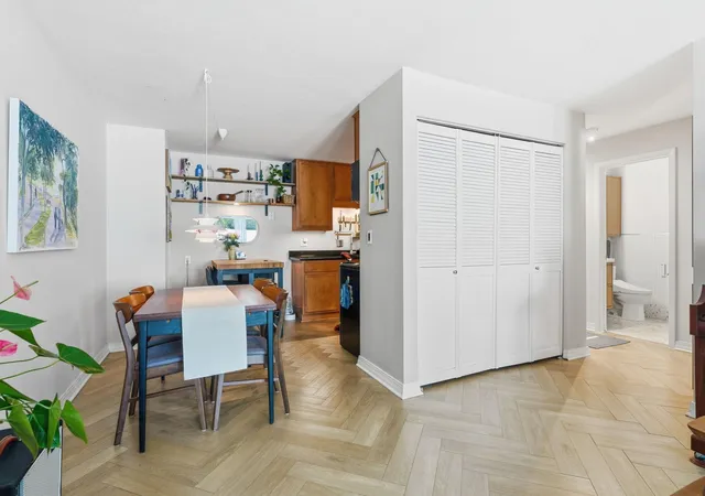 Homes for sale in Minneapolis, MN | 2700 W 44Th St #114, Minneapolis, MN 55410 | MLS# 7103113