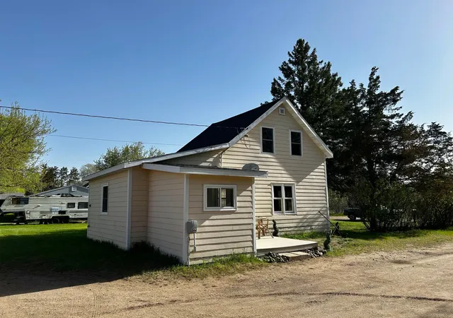 17th image of 726 E 2nd St, Pillager, MN 56473 | MLS# 7103132