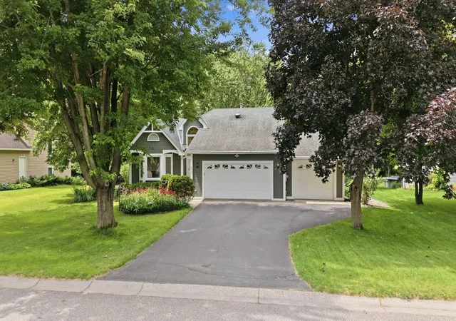 Homes for sale in Vadnais Heights, MN | 4067 Stockdale Dr, Vadnais Heights, MN 55127 | MLS# 7103146