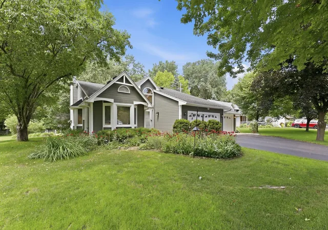 Homes for sale in Vadnais Heights, MN | 4067 Stockdale Dr, Vadnais Heights, MN 55127 | MLS# 7103146