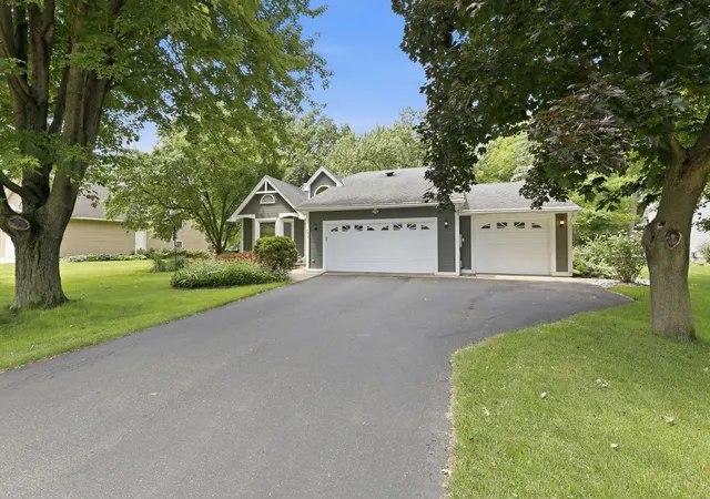 Homes for sale in Vadnais Heights, MN | 4067 Stockdale Dr, Vadnais Heights, MN 55127 | MLS# 7103146
