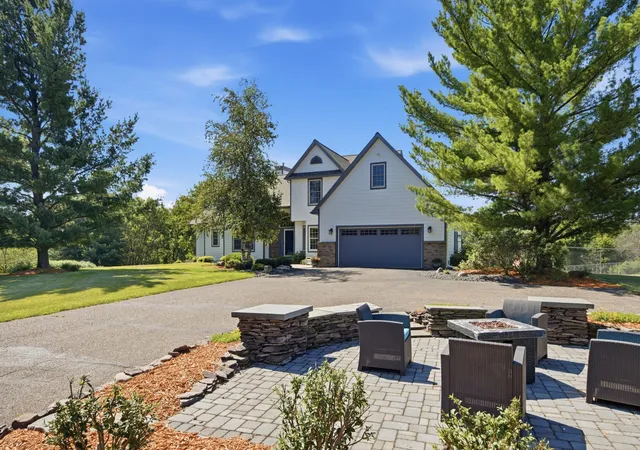 2nd image of 923 Cloverleaf Cir, Hudson, WI 54016 | MLS# 7103162