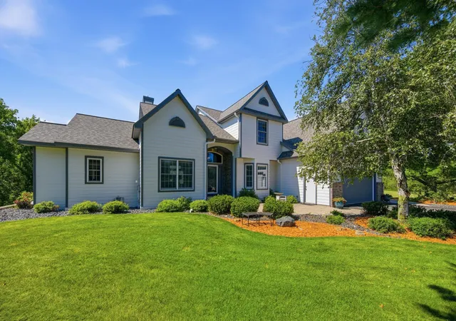 3rd image of 923 Cloverleaf Cir, Hudson, WI 54016 | MLS# 7103162