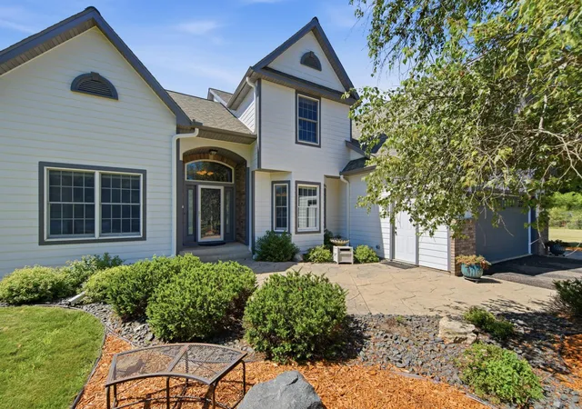 4th image of 923 Cloverleaf Cir, Hudson, WI 54016 | MLS# 7103162
