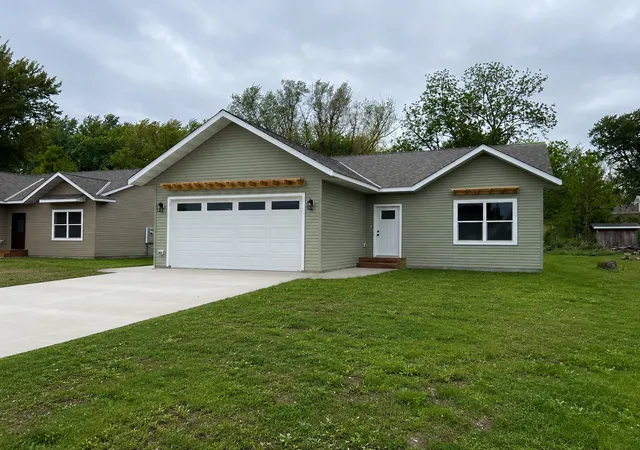 1st image of 820 Spark Ave, Albert Lea, MN 56007 | MLS# 7103170