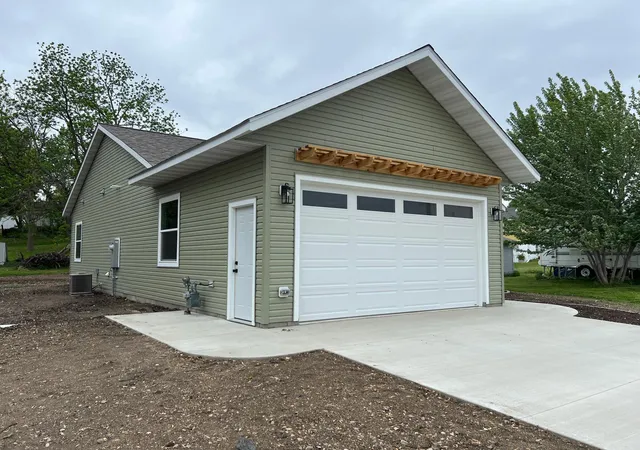 4th image of 820 Spark Ave, Albert Lea, MN 56007 | MLS# 7103170