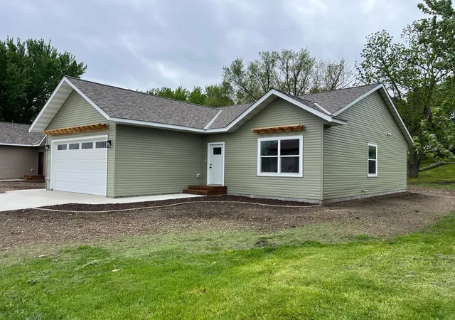 5th image of 820 Spark Ave, Albert Lea, MN 56007 | MLS# 7103170